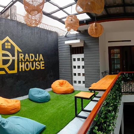 Villa Radja House Cipaku Indah à Bandung Extérieur photo