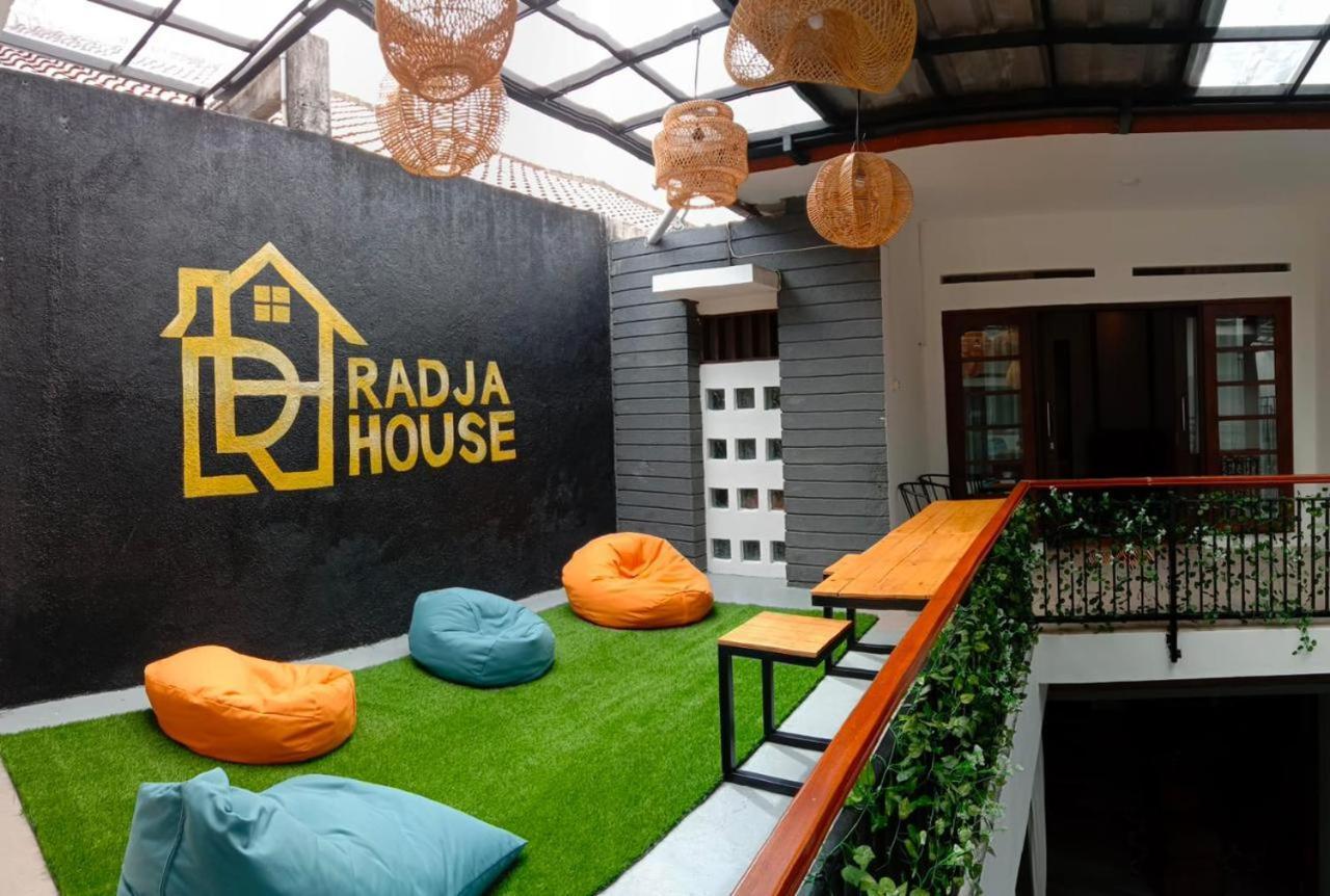 Villa Radja House Cipaku Indah à Bandung Extérieur photo