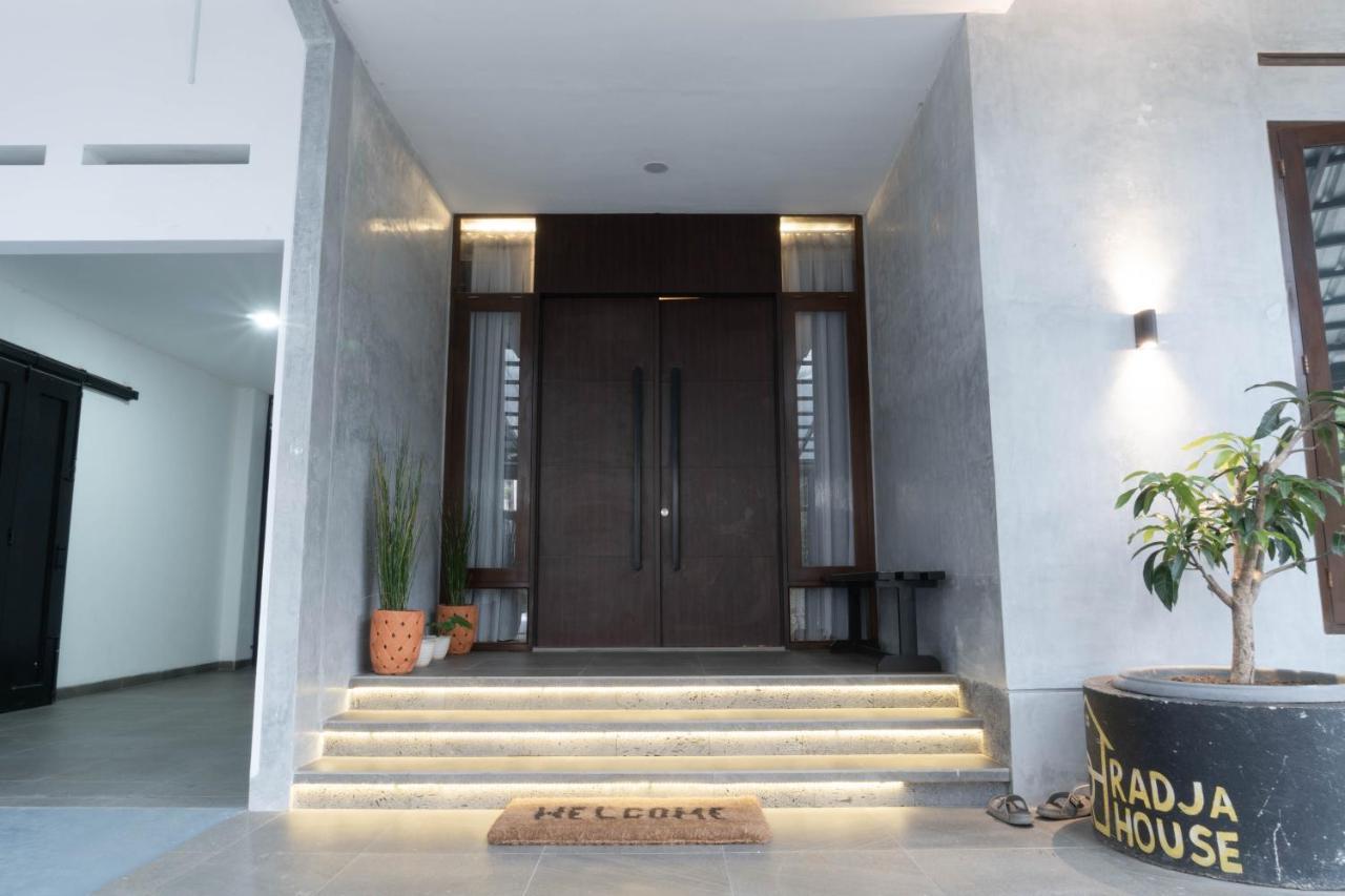 Villa Radja House Cipaku Indah à Bandung Extérieur photo